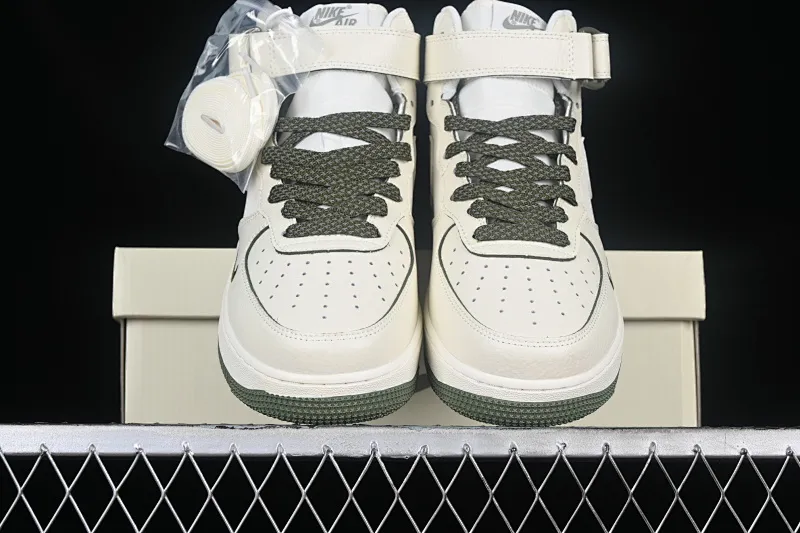 All categories Nk Air Force 1 Air Force series Nk Air Force 1 Mid Air Force mid-top Nk Air Force 1'07 Mid green pearlescent small hook Air Force One mid-top casual sneakers SG2356-805